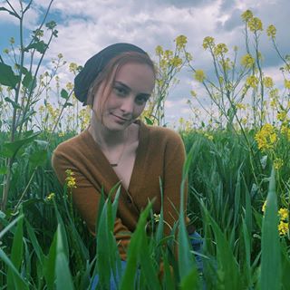 "Head covering serves as a reminder to me to keep God in every aspect of my life. It is a reminder of how I portray myself and a way to ensure that the image that I'm portraying accurately shows the love of God through me." Spectrum South's Dr. Laura McGuire sits down with Bailey Gammon to discuss her journey to finding pride in her identity as a queer, disabled Quaker, and her decision to begin head covering. Read more—link in bio.